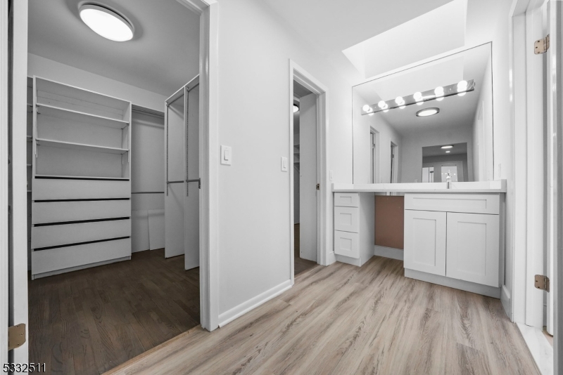 Mills Reservation/Hawkwatch - Residential