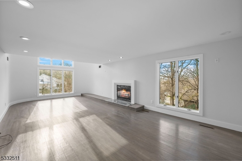 Mills Reservation/Hawkwatch - Residential