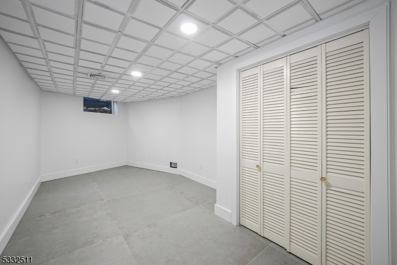 Mills Reservation/Hawkwatch - Residential