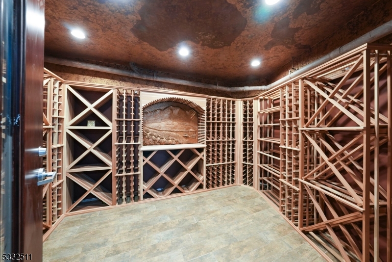 Mills Reservation/Hawkwatch - Residential