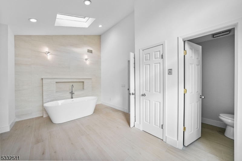 Mills Reservation/Hawkwatch - Residential