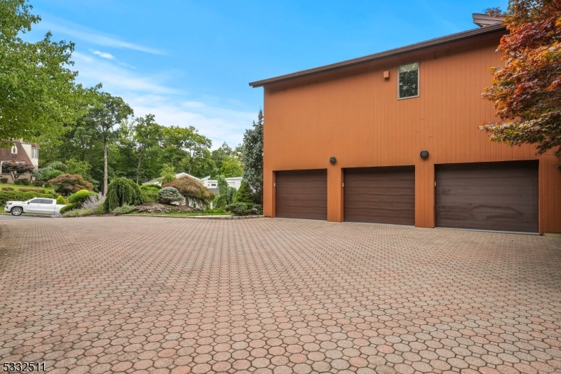 Mills Reservation/Hawkwatch - Residential