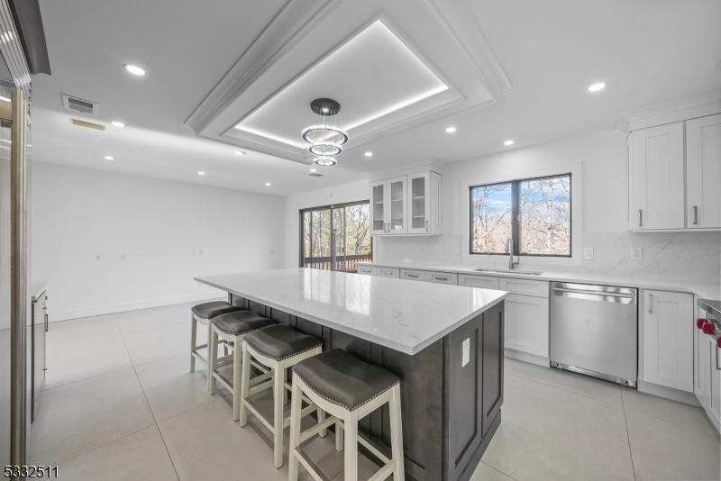 Mills Reservation/Hawkwatch - Residential