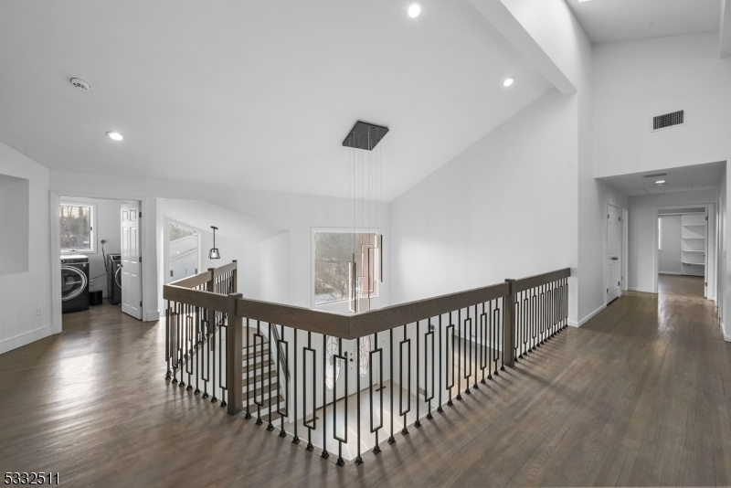 Mills Reservation/Hawkwatch - Residential