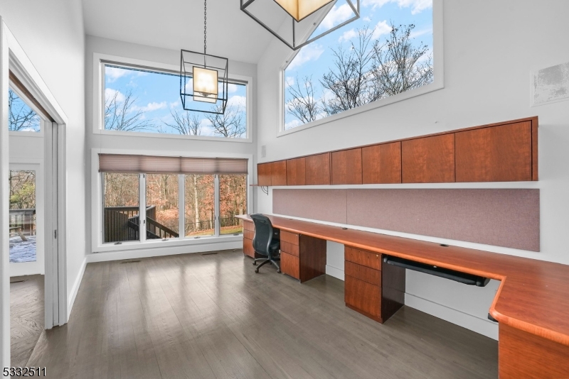 Mills Reservation/Hawkwatch - Residential