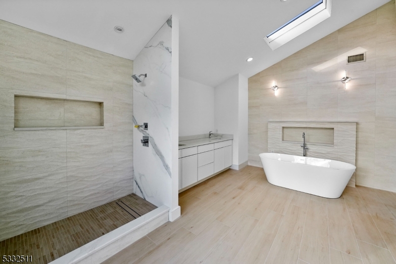 Mills Reservation/Hawkwatch - Residential