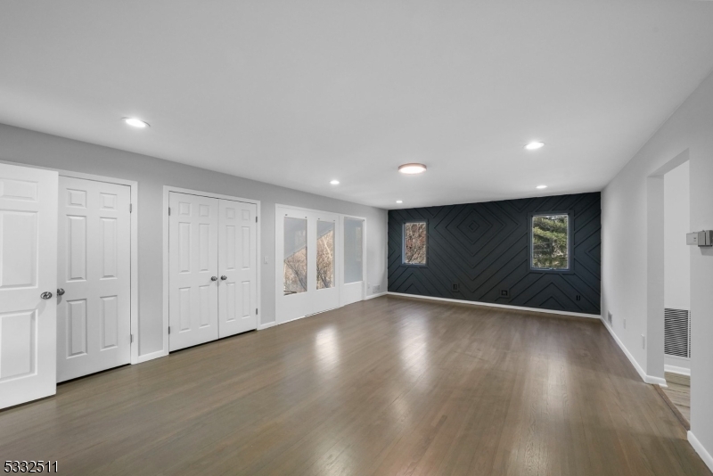 Mills Reservation/Hawkwatch - Residential