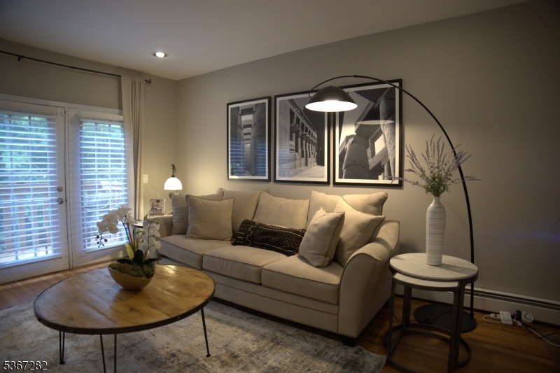 West Orange Twp., New Jersey 07052, United States, 3 Bedrooms Bedrooms, ,3 BathroomsBathrooms,Residential,Pending,159141