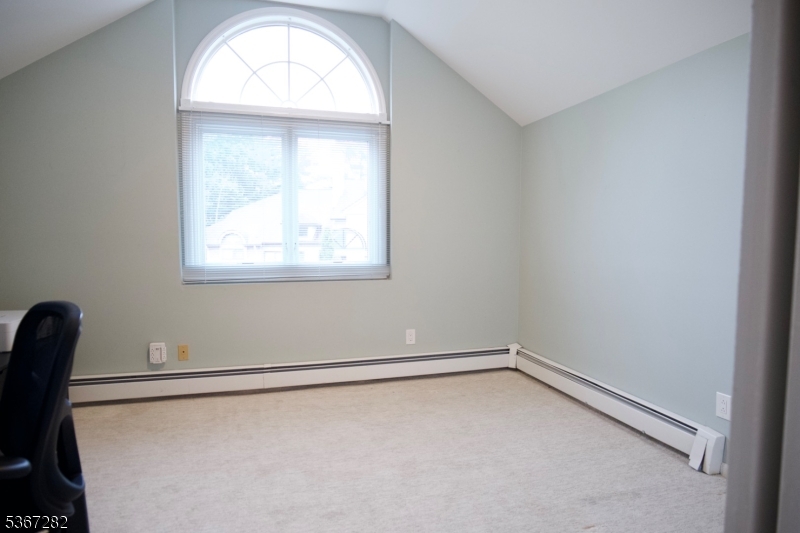 West Orange Twp., New Jersey 07052, United States, 3 Bedrooms Bedrooms, ,3 BathroomsBathrooms,Residential,Pending,159141