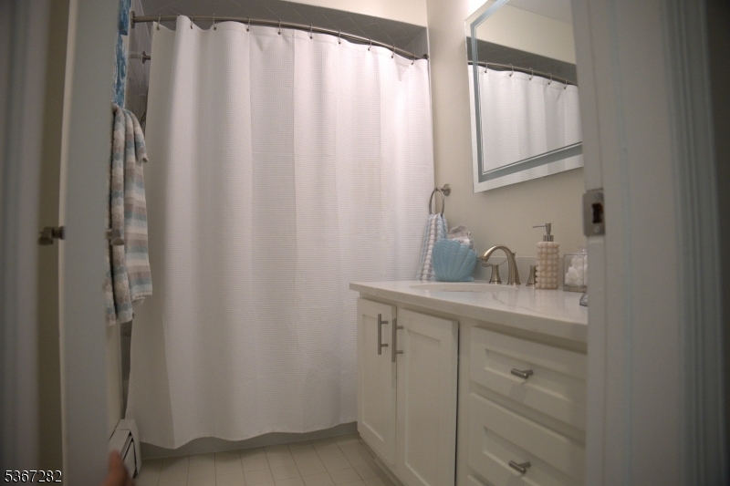 West Orange Twp., New Jersey 07052, United States, 3 Bedrooms Bedrooms, ,3 BathroomsBathrooms,Residential,Pending,159141