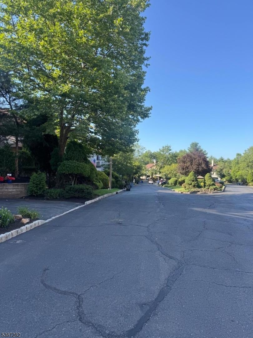 West Orange Twp., New Jersey 07052, United States, 3 Bedrooms Bedrooms, ,3 BathroomsBathrooms,Residential,Pending,159141