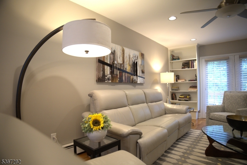 West Orange Twp., New Jersey 07052, United States, 3 Bedrooms Bedrooms, ,3 BathroomsBathrooms,Residential,Pending,159141