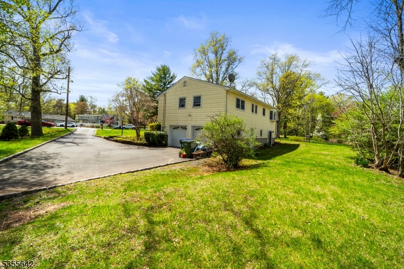 6 Lynwood Dr
