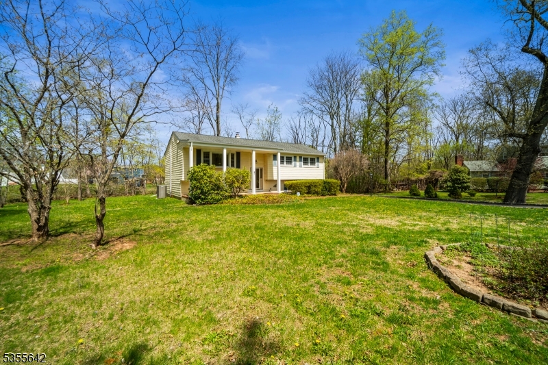 6 Lynwood Dr