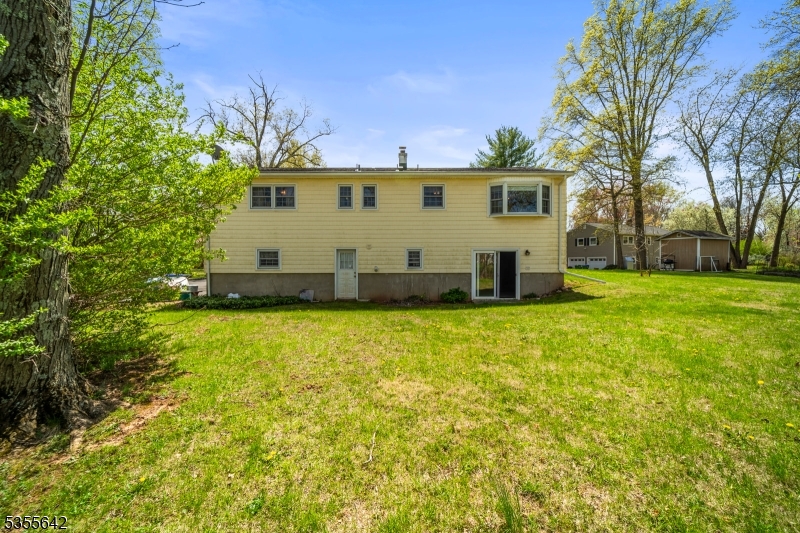 6 Lynwood Dr