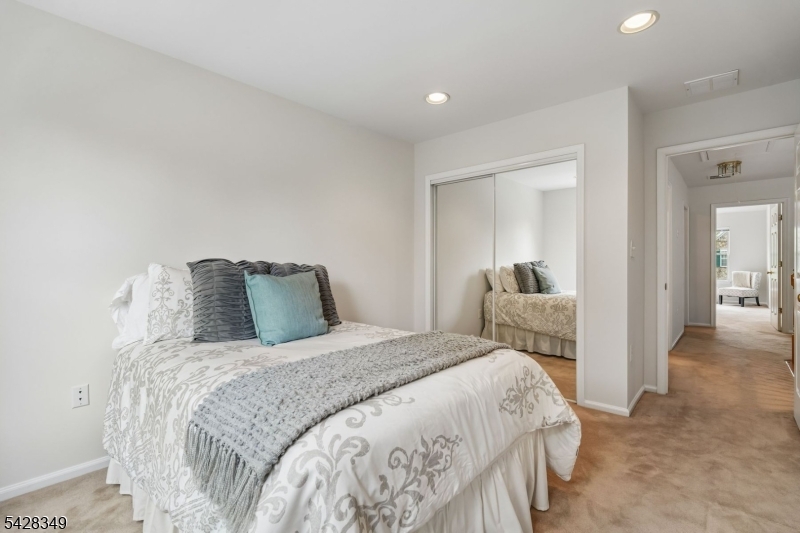 Hamilton Crest - Residential