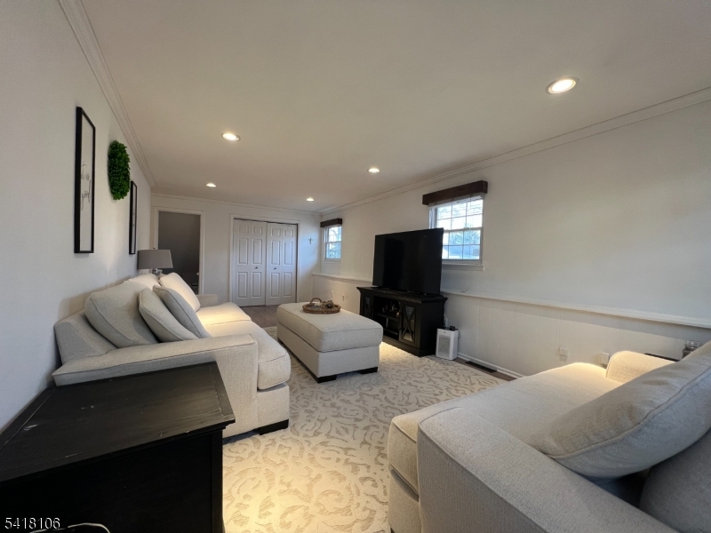 Pompton Mews Twnhouse Assoc - Residential