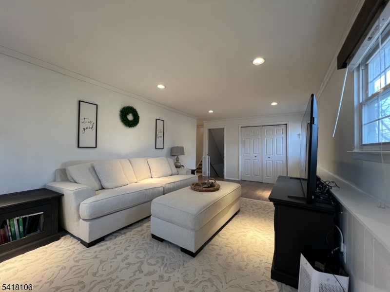 Pompton Mews Twnhouse Assoc - Residential