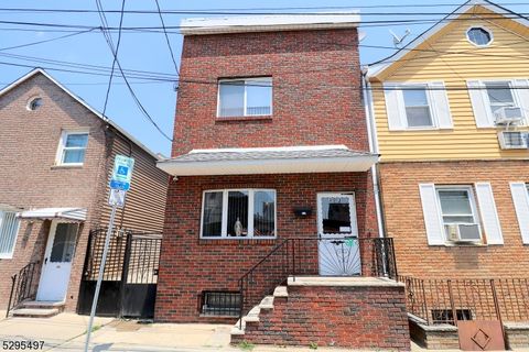 303 Walnut St, Newark City, NJ 07105 - #: 3908695