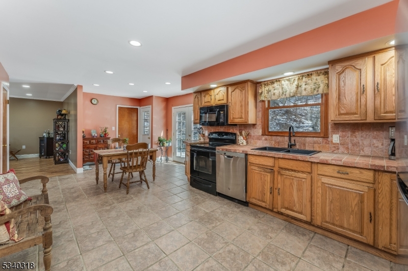 White Twp., New Jersey 07823, United States, 3 Bedrooms Bedrooms, ,3 BathroomsBathrooms,Residential,Active,77814