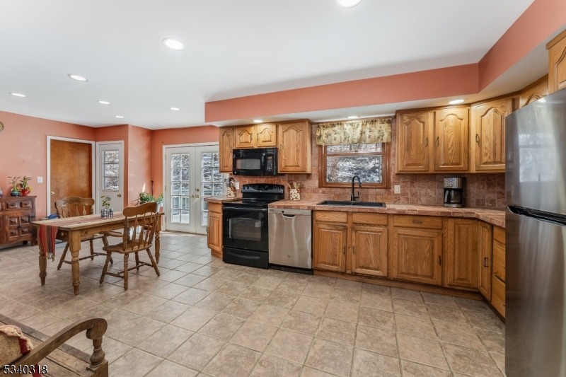 White Twp., New Jersey 07823, United States, 3 Bedrooms Bedrooms, ,3 BathroomsBathrooms,Residential,Active,77814