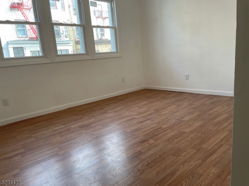 83 4Th St