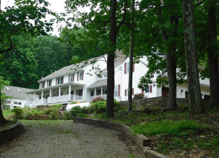 Photo 1 of 41 — 4 Spring Hill Rd, Franklin Twp., NJ 08801