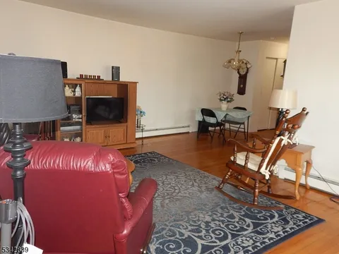 MLS: 3950838