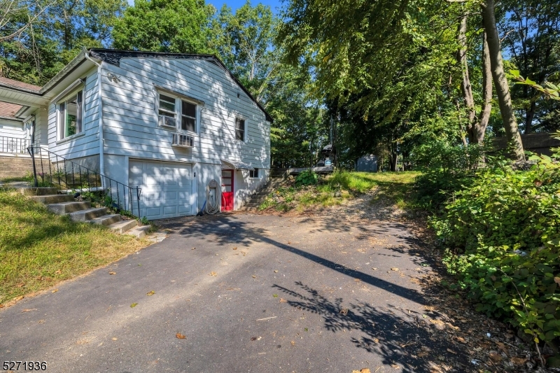 Russling Rd Area - Residential