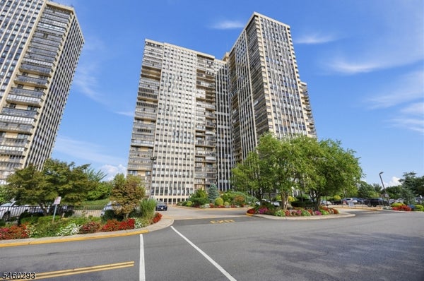 200 WINSTON DR APT 901, CLIFFSIDE PARK, NJ 07010 - Image 027a2cc25e07d5e8fcbeed59a61de121/2854664376