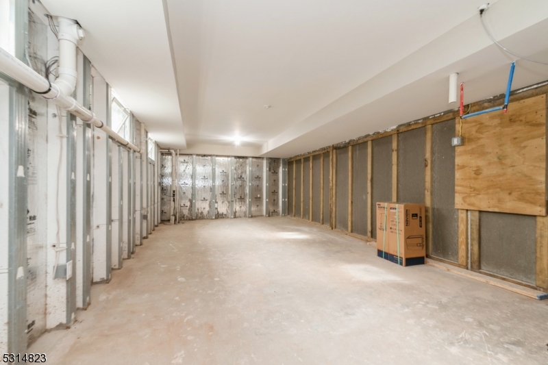 Somerville Boro, New Jersey 08876, United States, 3 Bedrooms Bedrooms, ,3 BathroomsBathrooms,Residential,Pending,41493