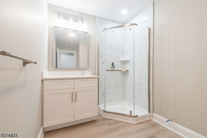 Somerville Boro, New Jersey 08876, United States, 3 Bedrooms Bedrooms, ,3 BathroomsBathrooms,Residential,Pending,41493