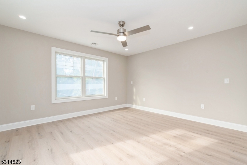 Somerville Boro, New Jersey 08876, United States, 3 Bedrooms Bedrooms, ,3 BathroomsBathrooms,Residential,Pending,41493