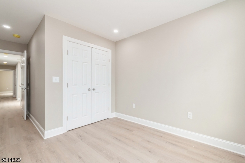 Somerville Boro, New Jersey 08876, United States, 3 Bedrooms Bedrooms, ,3 BathroomsBathrooms,Residential,Pending,41493