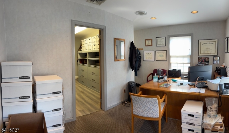 DOCTOR'S ROW - Commercial Lease