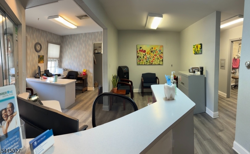 DOCTOR'S ROW - Commercial Lease