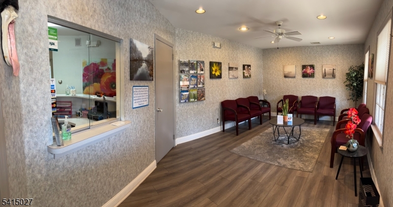 DOCTOR'S ROW - Commercial Lease