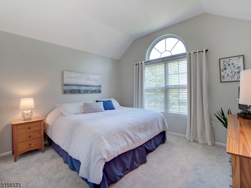 POETS PEAK - Residential