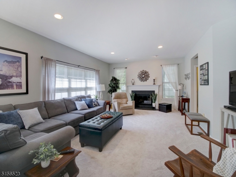 POETS PEAK - Residential