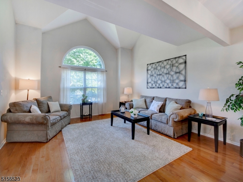 POETS PEAK - Residential