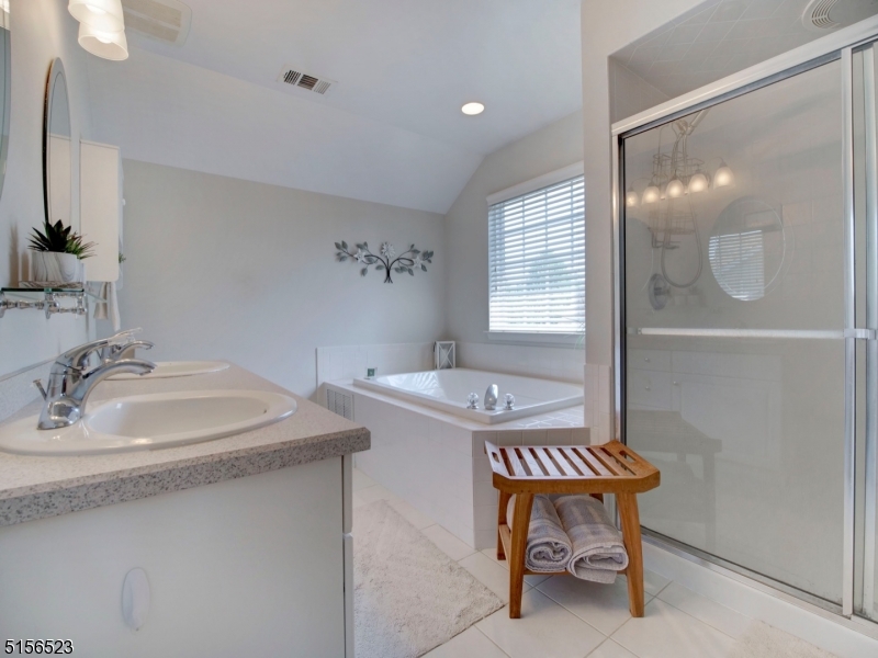 POETS PEAK - Residential