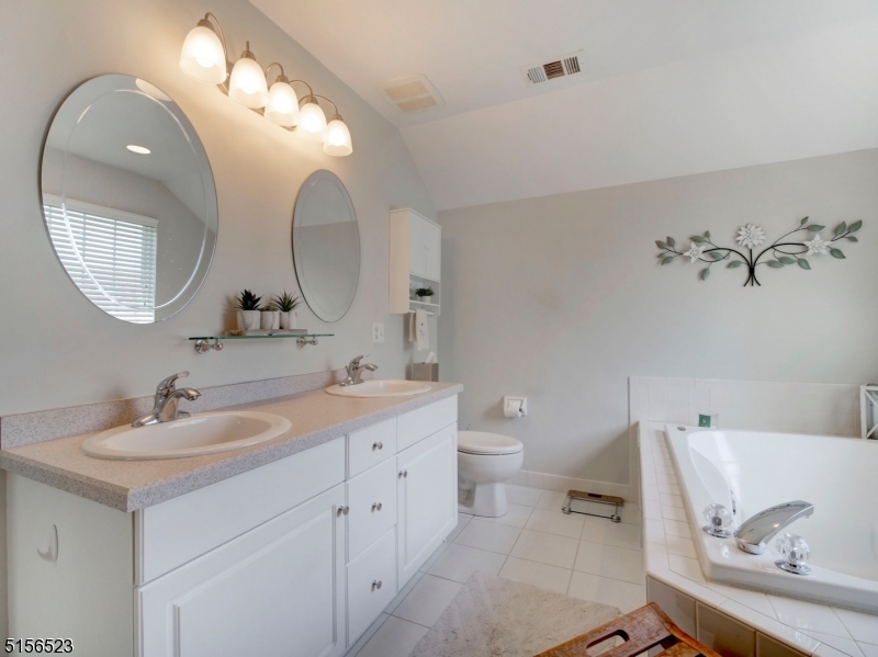 POETS PEAK - Residential