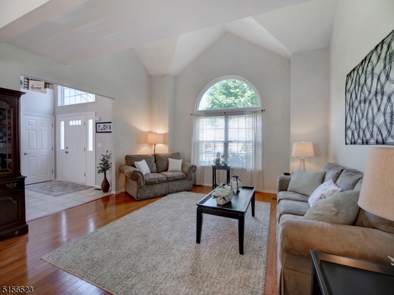 POETS PEAK - Residential