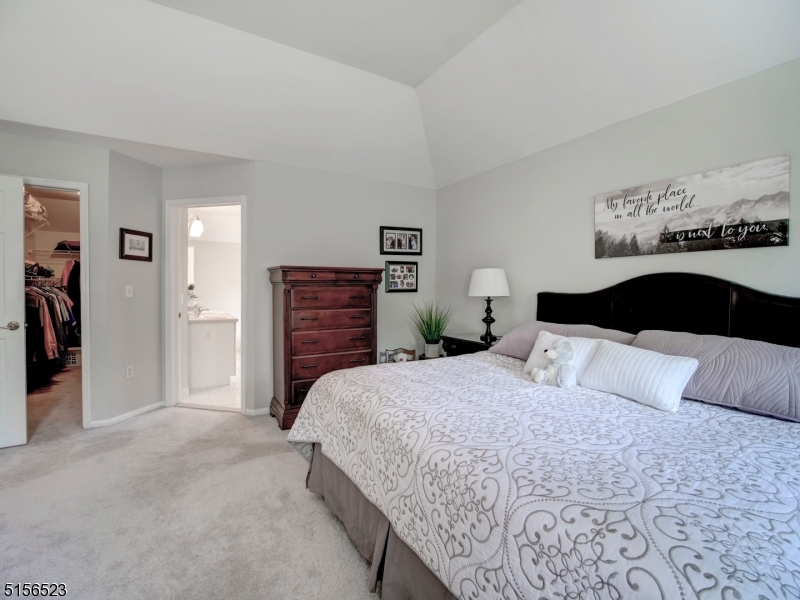 POETS PEAK - Residential