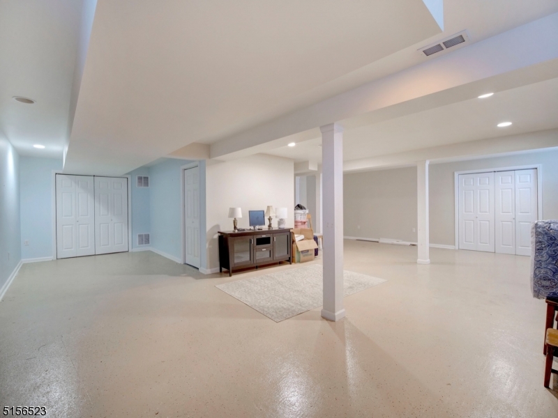 POETS PEAK - Residential