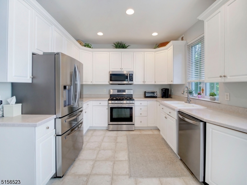 POETS PEAK - Residential