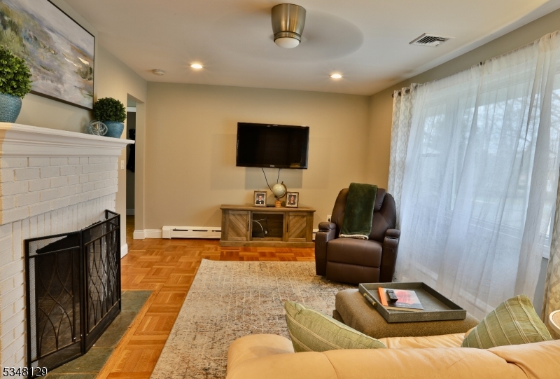 Hampton Boro, New Jersey 08827, United States, 3 Bedrooms Bedrooms, ,2 BathroomsBathrooms,Residential,Pending,100330