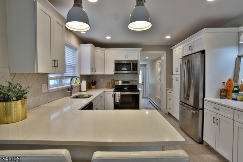 Hampton Boro, New Jersey 08827, United States, 3 Bedrooms Bedrooms, ,2 BathroomsBathrooms,Residential,Pending,100330