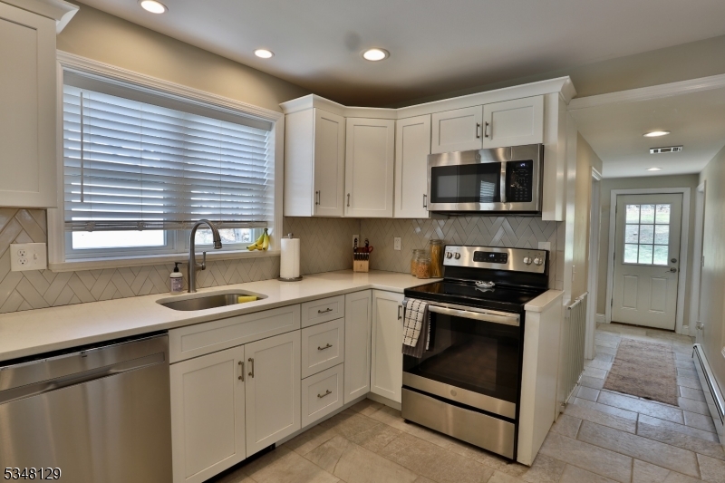 Hampton Boro, New Jersey 08827, United States, 3 Bedrooms Bedrooms, ,2 BathroomsBathrooms,Residential,Pending,100330