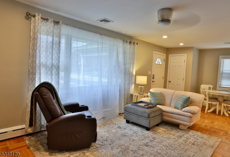 Hampton Boro, New Jersey 08827, United States, 3 Bedrooms Bedrooms, ,2 BathroomsBathrooms,Residential,Pending,100330